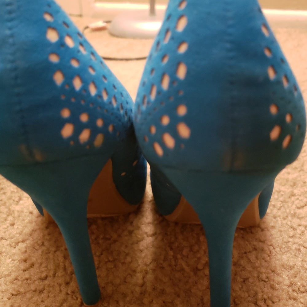 Heels - Picture 3 of 3